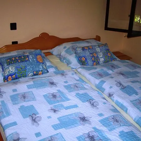 Szolo Vendeghaz * Balatongyörök